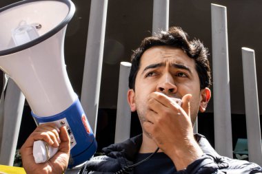 Bogota, Kolombiya - 14 Kasım 2023. Daniel Briceno, Bogota 'daki Gustavo Petro Hükümeti' nin önerdiği Sağlık Bakanlığının önündeki Yurttaş Protestosu 'nda..