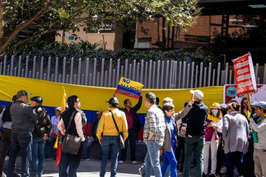 Bogota, Kolombiya - 14 Kasım 2023. Bogota 'da Gustavo Petro Hükümeti' nin önerdiği Sağlık Bakanlığının önündeki halk protestosu..