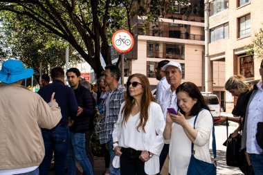 Bogota, Kolombiya - 14 Kasım 2023. Bogota 'da Gustavo Petro Hükümeti' nin önerdiği Sağlık Bakanlığının önündeki halk protestosu..