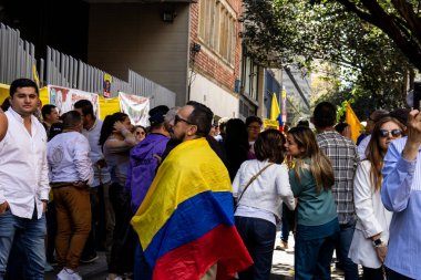 Bogota, Kolombiya - 14 Kasım 2023. Bogota 'da Gustavo Petro Hükümeti' nin önerdiği Sağlık Bakanlığının önündeki halk protestosu..