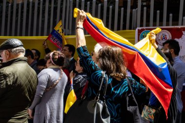 Bogota, Kolombiya - 14 Kasım 2023. Bogota 'da Gustavo Petro Hükümeti' nin önerdiği Sağlık Bakanlığının önündeki halk protestosu..