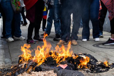 Bogota, Kolombiya - 14 Kasım 2023. Bogota 'da Gustavo Petro Hükümeti' nin önerdiği Sağlık Bakanlığının önündeki halk protestosu..