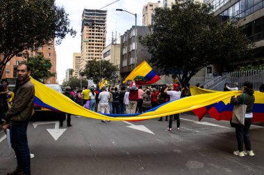 Bogota, Kolombiya - 14 Kasım 2023. Bogota 'da Gustavo Petro Hükümeti' nin önerdiği Sağlık Bakanlığının önündeki halk protestosu..