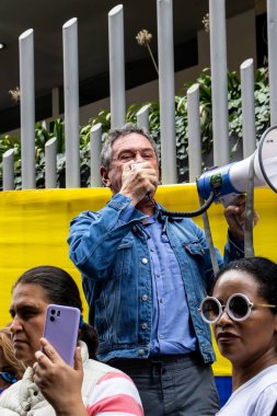 Bogota, Kolombiya - 14 Kasım 2023. Bogota 'da Gustavo Petro Hükümeti' nin önerdiği Sağlık Bakanlığının önündeki halk protestosu..