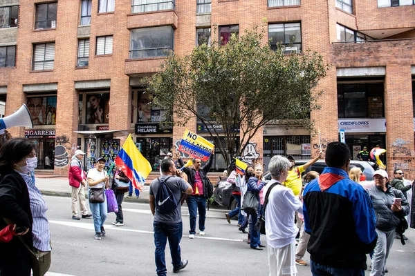 Bogota, Kolombiya - 14 Kasım 2023. Bogota 'da Gustavo Petro Hükümeti' nin önerdiği Sağlık Bakanlığının önündeki halk protestosu..