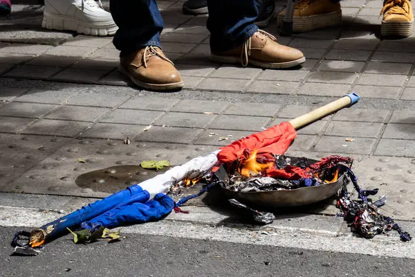 Bogota, Kolombiya - 14 Kasım 2023. Bogota 'da Gustavo Petro Hükümeti' nin önerdiği Sağlık Bakanlığının önündeki halk protestosu..