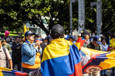 Bogotta, Kolombiya - 6 Mart 2024. March, Gustavo Petro 'nun itham edilmesini istiyor. Bogota Kolombiya 'da hükümet yasa reformlarına karşı barışçıl protesto yürüyüşü.