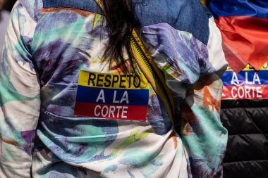 Bogotta, Kolombiya - 6 Mart 2024. March, Gustavo Petro 'nun itham edilmesini istiyor. Bogota Kolombiya 'da hükümet yasa reformlarına karşı barışçıl protesto yürüyüşü.