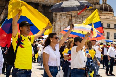 Bogotta, Kolombiya - 6 Mart 2024. March, Gustavo Petro 'nun itham edilmesini istiyor. Bogota Kolombiya 'da hükümet yasa reformlarına karşı barışçıl protesto yürüyüşü.