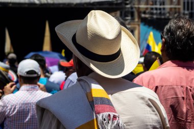 Bogotta, Kolombiya - 6 Mart 2024. March, Gustavo Petro 'nun itham edilmesini istiyor. Bogota Kolombiya 'da hükümet yasa reformlarına karşı barışçıl protesto yürüyüşü.