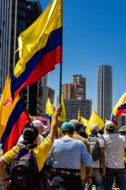 Bogotta, Kolombiya - 6 Mart 2024. March, Gustavo Petro 'nun itham edilmesini istiyor. Bogota Kolombiya 'da hükümet yasa reformlarına karşı barışçıl protesto yürüyüşü.