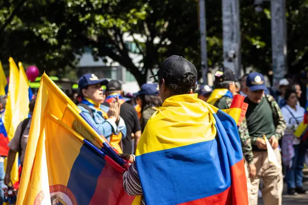 Bogotta, Kolombiya - 6 Mart 2024. March, Gustavo Petro 'nun itham edilmesini istiyor. Bogota Kolombiya 'da hükümet yasa reformlarına karşı barışçıl protesto yürüyüşü.