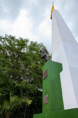 GUADUAS, COLOMBIA - 12 Ocak 2024: Comuneros Devrim Anıtı lideri Jose Antonio Galan 'ın 1782' de kafesinin kafesinin kafesi ile birlikte geldiği Guaduas 'taki Heritage Town' da.