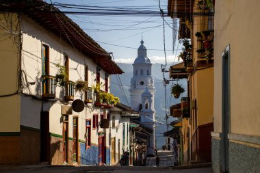 Kolombiya 'daki Caldas Bölümü' nde bulunan Salamina 'nın güzel Miras Kasabası manzarası