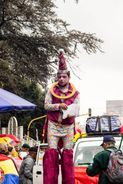 BOGOTA, COLOMBIA - 21 Nisan 2024. March, Gustavo Petro 'nun itham edilmesini istiyor. Gustavo Petro hükümetinin yasa reformlarına karşı Bogota Kolombiya 'da barışçıl protesto yürüyüşü.