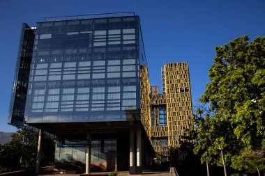 Medellin, Kolombiya - 18 Ocak 2024: Medellin 'deki La Alpujarra idari merkezindeki binalar