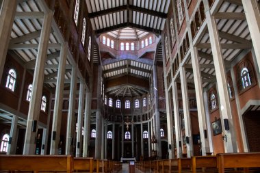 Jerico, Kolombiya - 16 Ocak 2024: Las Mercedes Katedrali 'nin hanımefendisi Jerico' da Kutsal Ana Laura Montoya 'nın güzel doğum kasabası Antioquia Bölümü' nde yer almaktadır..