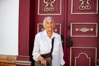 Jerico 'nun güzel miras kasabasında kıdemli kadın turist Kolombiya' daki Antioquia Bölümü 'nde yer almaktadır..