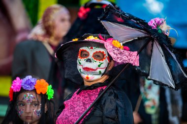 San Martin Chalchicuautla, San Luis Potosi, Meksika 1 Kasım 2024: San Luis Potosi eyaletinin San Martin Chalchicuautla kasabasında Xantolo geleneksel kutlaması. Kadın Geçit Törenleri Günü.