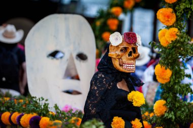 San Martin Chalchicuautla, San Luis Potosi, Meksika 1 Kasım 2024: San Luis Potosi eyaletinin San Martin Chalchicuautla kasabasında Xantolo geleneksel kutlaması. Kadın Geçit Törenleri Günü.