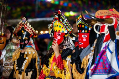 San Martin Chalchicuautla, San Luis Potosi, Meksika 1 Kasım 2024: San Luis Potosi eyaletinin San Martin Chalchicuautla kasabasında Xantolo geleneksel kutlaması. Kadın Geçit Törenleri Günü.