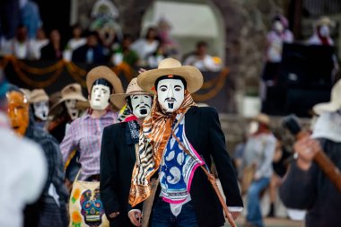 San Martin Chalchicuautla, San Luis Potosi, Meksika 1 Kasım 2024: San Luis Potosi eyaletinin San Martin Chalchicuautla kasabasında Xantolo geleneksel kutlaması. Kadın Geçit Törenleri Günü.