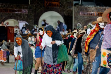 San Martin Chalchicuautla, San Luis Potosi, Meksika 1 Kasım 2024: San Luis Potosi eyaletinin San Martin Chalchicuautla kasabasında Xantolo geleneksel kutlaması. Kadın Geçit Törenleri Günü.