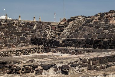 Mexico City, Meksika 12 Kasım 2024: Mexico City 'deki Templo Mayor Museum kazı alanında antik Azteca mimarisi.