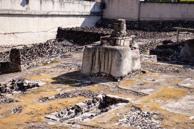 Mexico City, Meksika 12 Kasım 2024: Mexico City 'deki Templo Mayor Museum kazı alanında antik Azteca mimarisi.