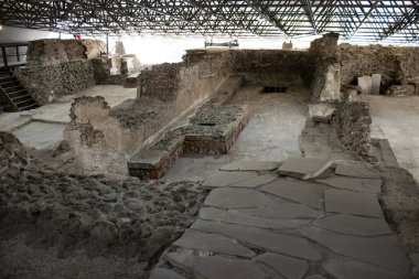 Mexico City, Meksika 12 Kasım 2024: Mexico City 'deki Templo Mayor kazı alanındaki kartalların evi.
