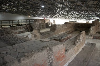 Mexico City, Meksika 12 Kasım 2024: Mexico City 'deki Templo Mayor kazı alanındaki kartalların evi.