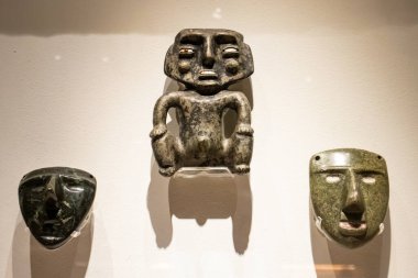 Mexico City, Meksika 12 Kasım 2024: Mexico City Templo Mayor Museum 'da antropomorfik figürler sergilendi.