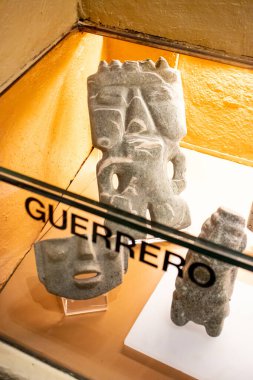 Mexico City, Meksika 12 Kasım 2024: Mexico City Templo Mayor Museum 'da antropomorfik figürler sergilendi.