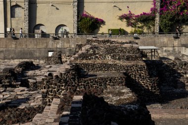 Mexico City, Meksika 12 Kasım 2024: Mexico City 'deki Templo Mayor Museum kazı alanında antik Azteca mimarisi.