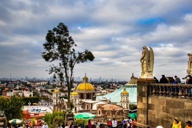 Mexico City, Mexico - 27 Ekim 2024: Mexico City 'deki Tepeyac Hill' den Guadalupe Bakiresinin Sığınağı.