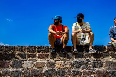 Meksika Eyaleti, Meksika - 24 Ekim 2024: Teotihuacan arkeoloji sahasında turistler.