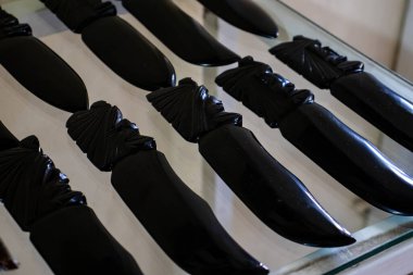 Mexico City, Meksika - 24 Ekim 2024: Teotihuacan arkeoloji sahasında geleneksel sanatçılar tarafından yapılmış güzel parçalar.