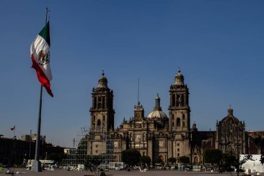 Zocalo Anayasa Meydanı ve Mexico City Metropolitan Katedrali.