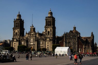 Mexico City, Mexico - 24 Ekim 2024: Zocalo Anayasa Meydanı ve Mexico City Metropolitan Katedrali.