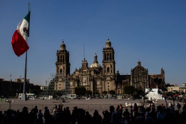 Mexico City, Mexico - 24 Ekim 2024: Zocalo Anayasa Meydanı ve Mexico City Metropolitan Katedrali.