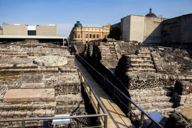 Mexico City, Meksika 12 Kasım 2024: Mexico City Templo Mayor kazı alanı ve Müzesi. Disk, parçalanmış bir Coyolxauhqui 'yi betimliyor, Ay Tanrıçası..