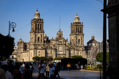 Mexico City, Mexico - 24 Ekim 2024: Zocalo Anayasa Meydanı ve Mexico City Metropolitan Katedrali.