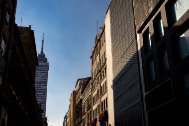 Şehir merkezindeki Francisco Madero Bulvarı boyunca bulunan binaların görüntüsü..