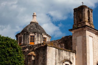 San Bernardino de Siena eski manastırının tapınağı 1592 'de Fransisken Francisco de Torantos tarafından San Francisco reşit olmayanların emriyle inşa edildi..
