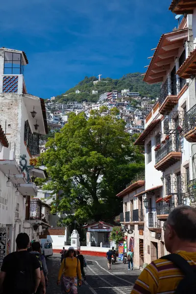 Taxco, Meksika - 18 Kasım 2024: Meksika 'nın Guerrero eyaletinde yer alan güzel bir koloni şehri olan Taxco de Alarcon' un görüntüsü.