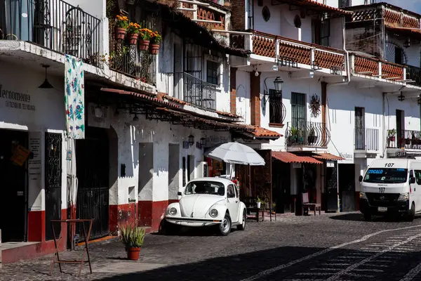 Taxco, Meksika - 18 Kasım 2024: Meksika 'nın Guerrero eyaletinde yer alan güzel bir koloni şehri olan Taxco de Alarcon' un görüntüsü.