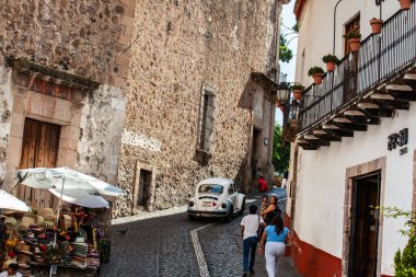 Taxco, Meksika - 18 Kasım 2024: Meksika 'nın Guerrero eyaletinde yer alan güzel bir koloni şehri olan Taxco de Alarcon' un görüntüsü.