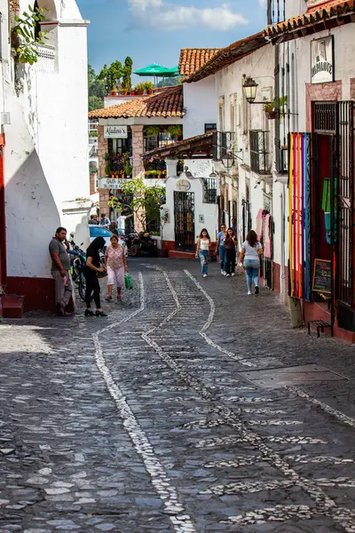 Taxco, Meksika - 18 Kasım 2024: Meksika 'nın Guerrero eyaletinde yer alan güzel bir koloni şehri olan Taxco de Alarcon' un görüntüsü.