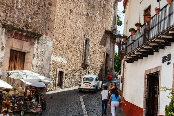 Taxco, Meksika - 18 Kasım 2024: Meksika 'nın Guerrero eyaletinde yer alan güzel bir koloni şehri olan Taxco de Alarcon' un görüntüsü.
