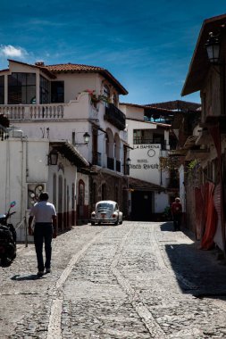 Taxco, Meksika - 18 Kasım 2024: Meksika 'nın Guerrero eyaletinde yer alan güzel bir koloni şehri olan Taxco de Alarcon' un görüntüsü.